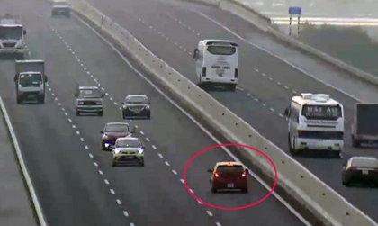 Mức phạt ô tô lùi xe không đúng quy định